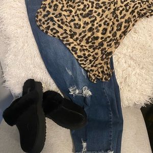 Adorbs mesh leopard 🐆 print shirt.